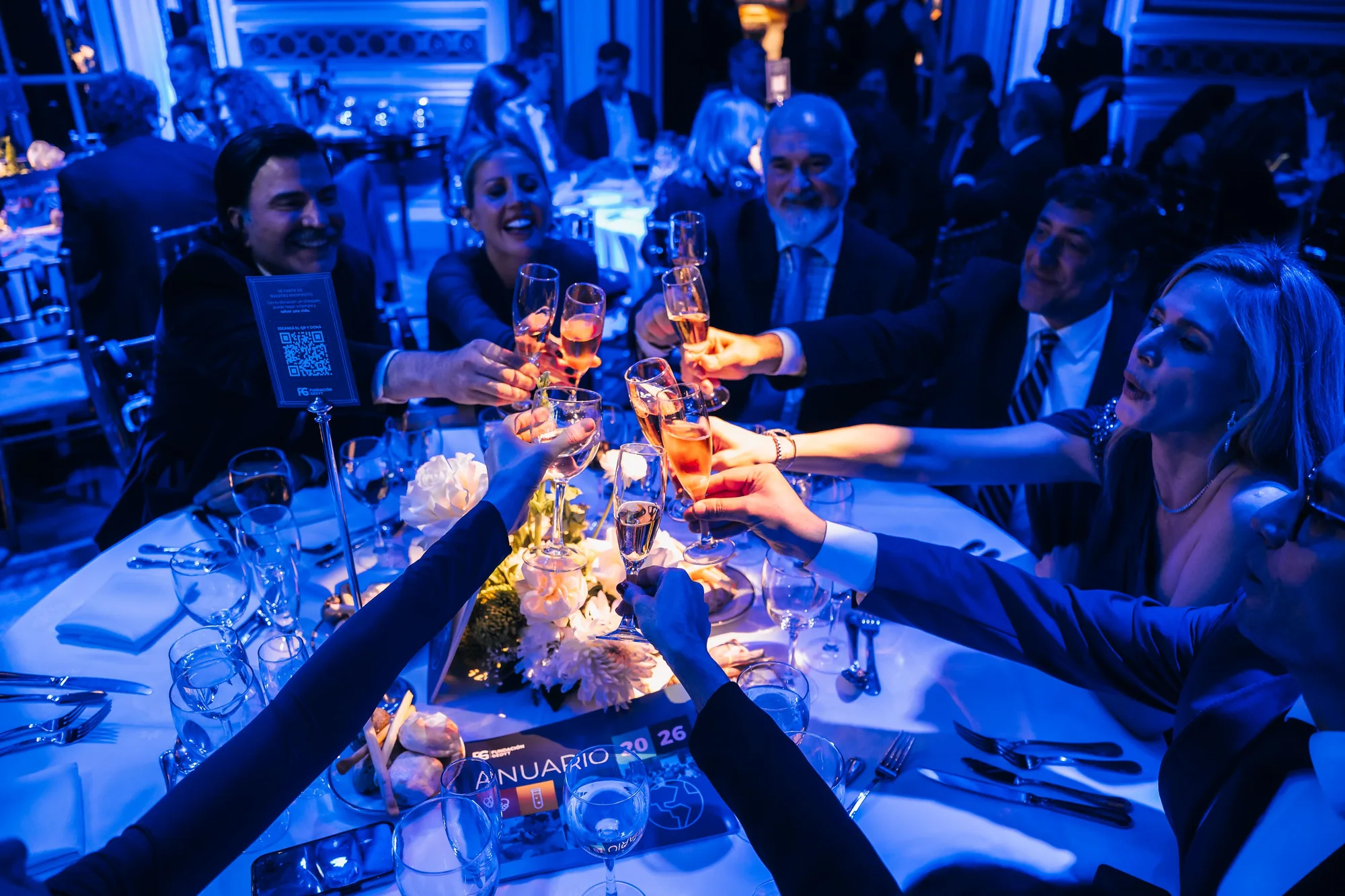 Brindis entre los invitados
